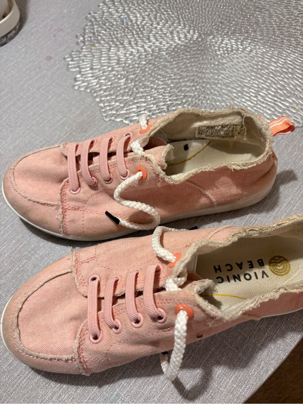Vionic Pink Canvas Low-Top Lace-Up Sneakers